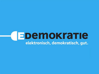 Banner mit dem Titel: Demokratie, elektronisch, demokratisch, gut