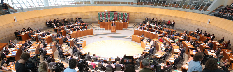 Sicht auf die Plenarsitzung im Landtag