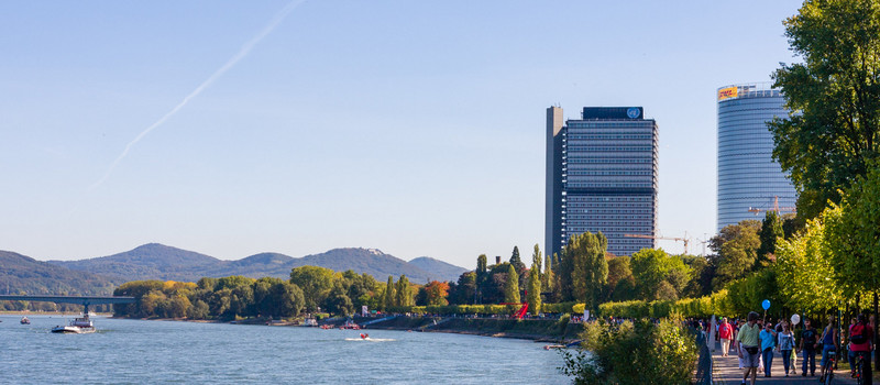 Eine Panorama mit dem Langen Eugen in Bonn