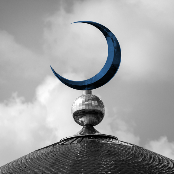Kuppel einer Moschee mit einem Halbmond