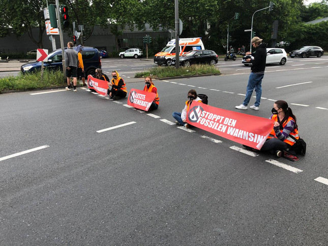 Straßenblockade der "Letzten Generation" in Köln